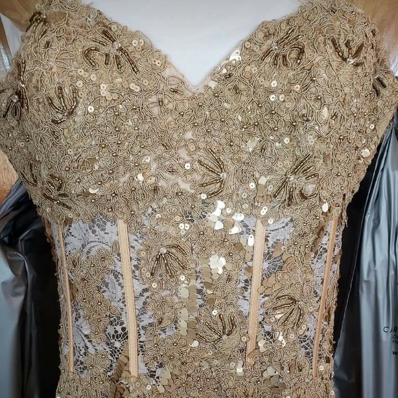 Jovani Gown - Picture 2 of 6